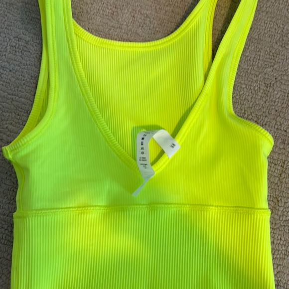 Lululemon power pivot tank - Picture 2 of 3